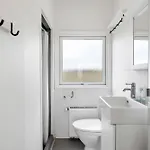 Cozy Coastal Retreat On The Сasa de vacaciones Brenderup