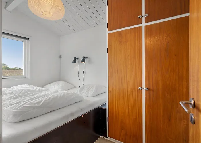 Dom wakacyjny Cozy Coastal Retreat On The Brenderup