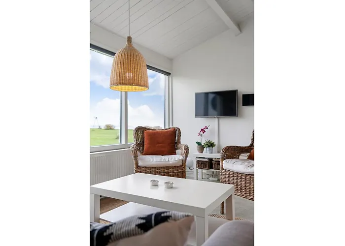 Cozy Coastal Retreat On The *