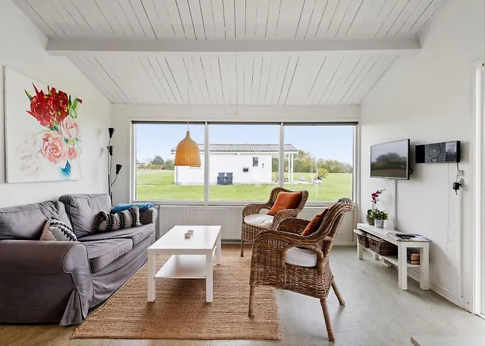 Dom wakacyjny Cozy Coastal Retreat On The